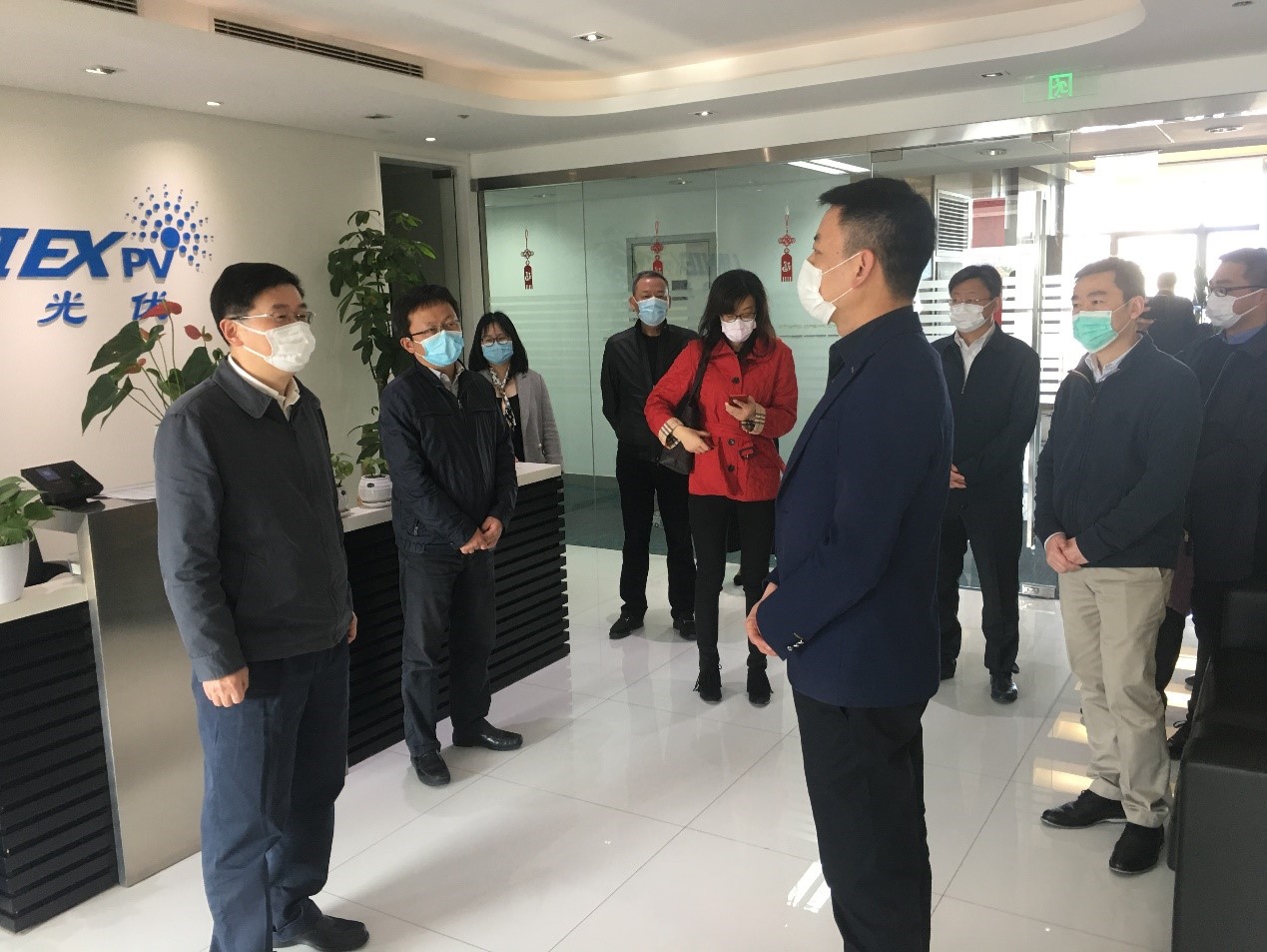 上海市靜安區(qū)區(qū)長于勇一行視察調研展宇光伏復工復產(chǎn)情況